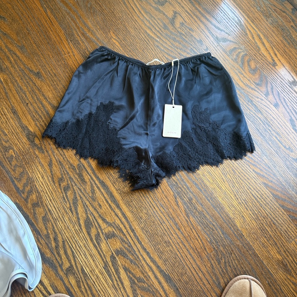 Doen Black Satin Lace-Trim Sleep Shorts - Picture 3 of 4